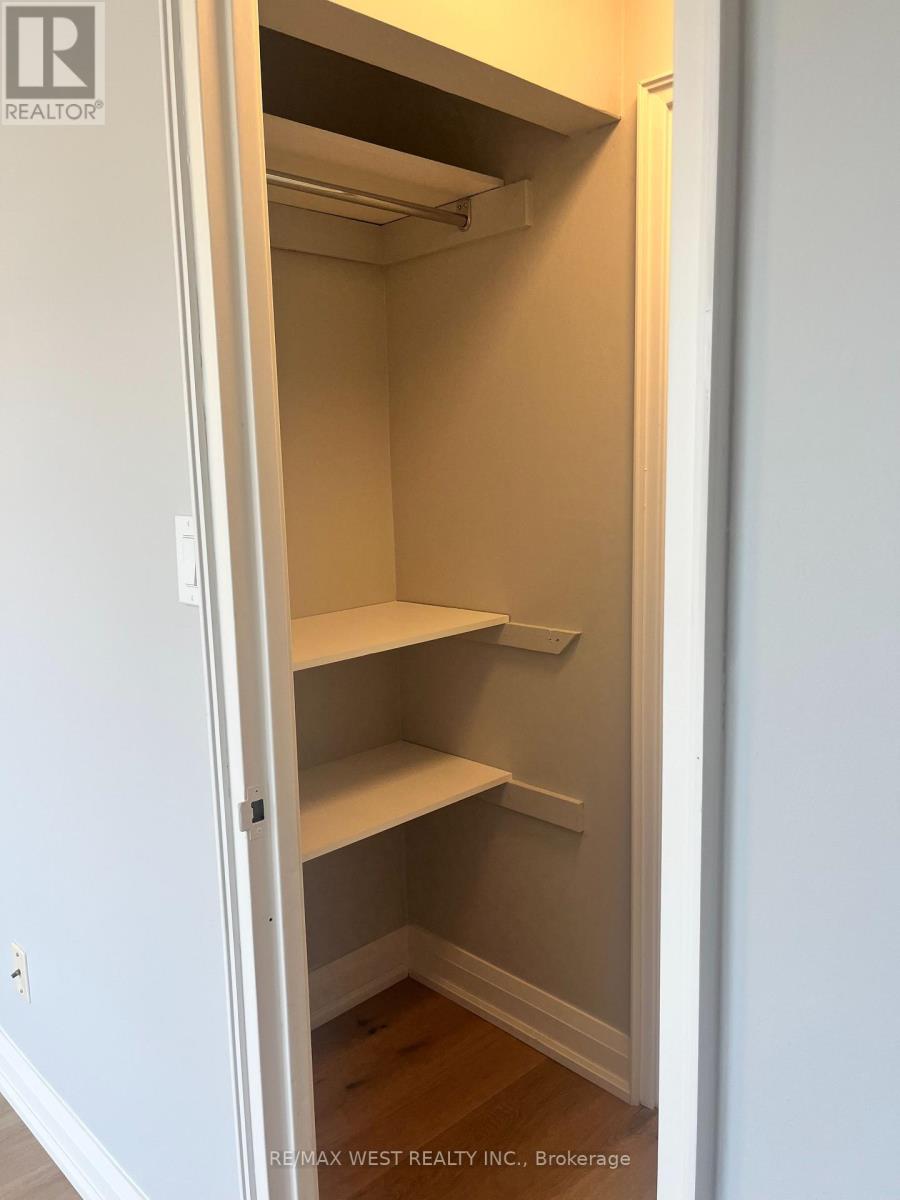 304 - 1535 Lakeshore Road E, Mississauga, Ontario  L5E 3E2 - Photo 31 - W12598318