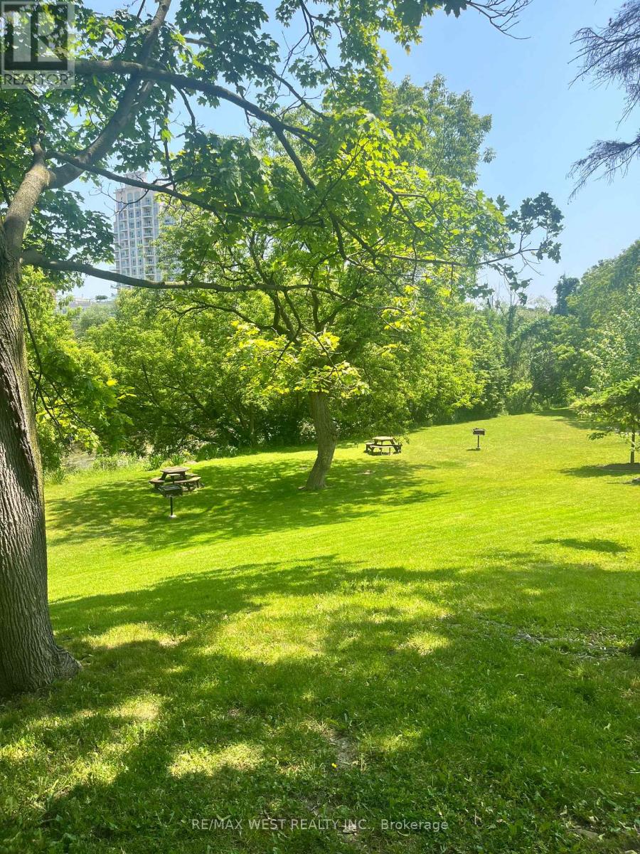 304 - 1535 Lakeshore Road E, Mississauga, Ontario  L5E 3E2 - Photo 34 - W12598318