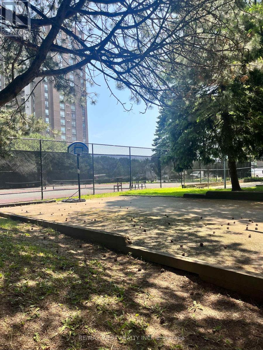 304 - 1535 Lakeshore Road E, Mississauga, Ontario  L5E 3E2 - Photo 37 - W12598318