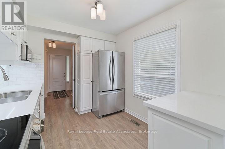 4302 Shelby Crescent, Mississauga, Ontario  L4W 3T3 - Photo 13 - W12598330