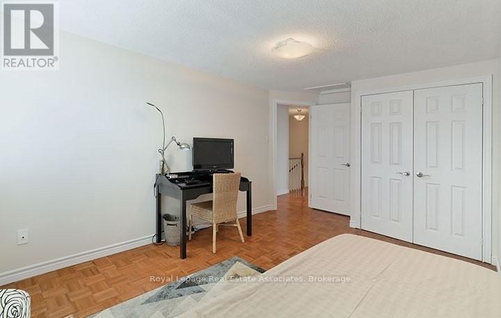 4302 Shelby Crescent, Mississauga, Ontario  L4W 3T3 - Photo 17 - W12598330