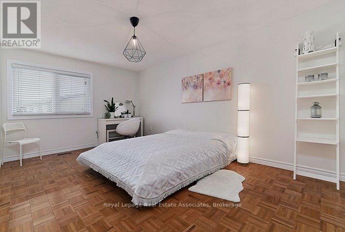 4302 Shelby Crescent, Mississauga, Ontario  L4W 3T3 - Photo 18 - W12598330