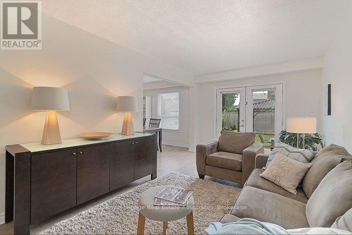 4302 Shelby Crescent, Mississauga, Ontario  L4W 3T3 - Photo 5 - W12598330