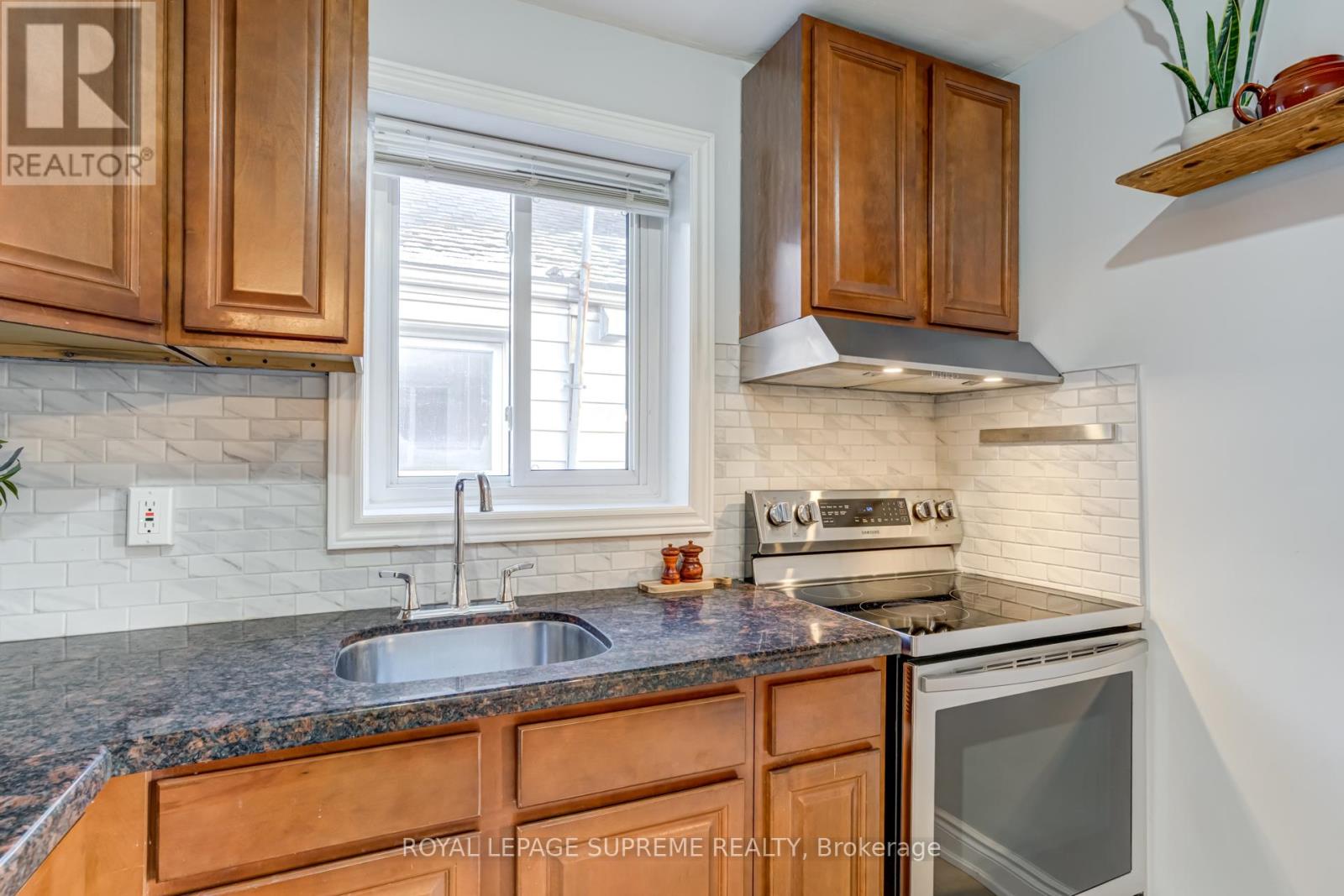 598 Ridelle Avenue, Toronto, Ontario  M6B 1K9 - Photo 11 - W12598374