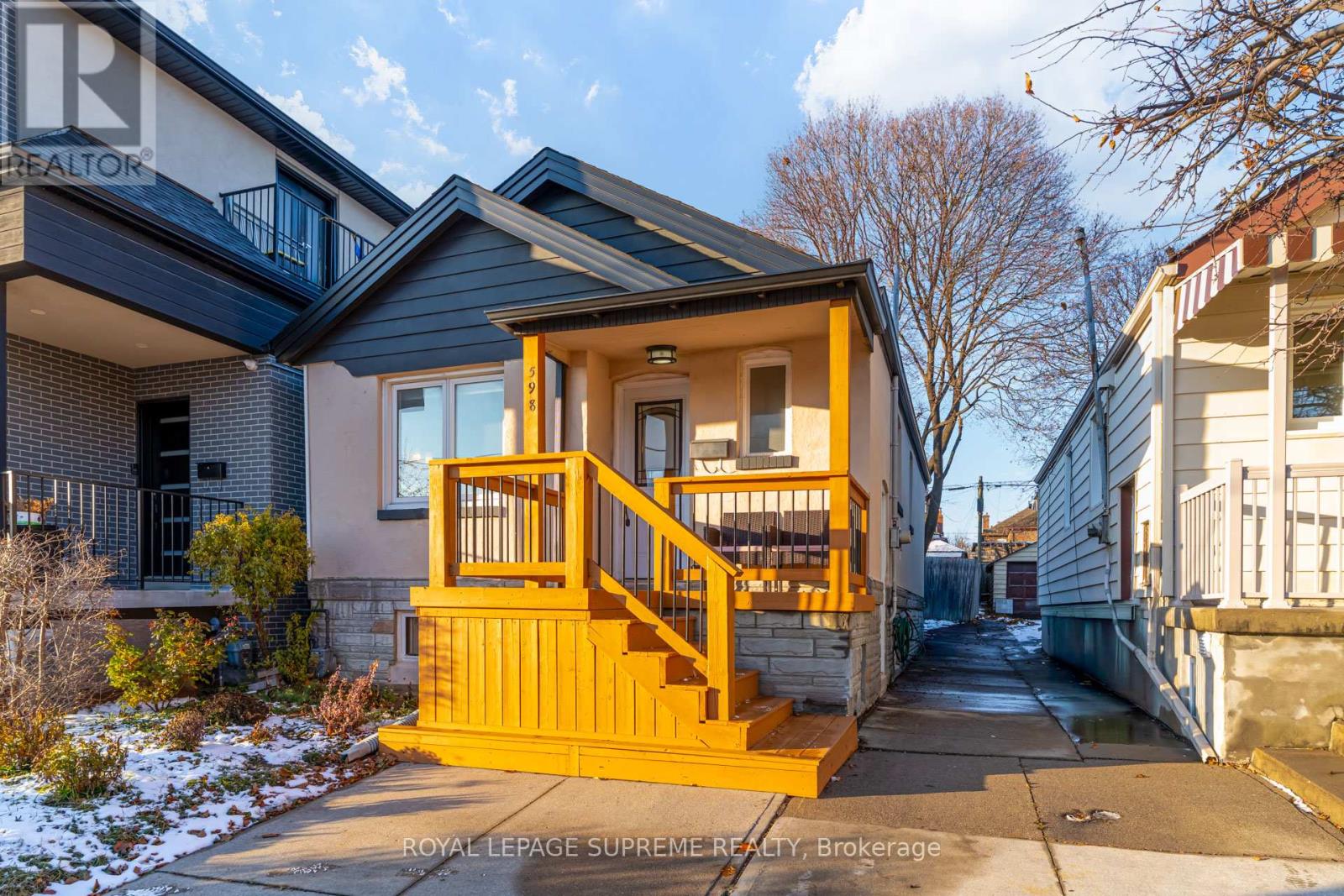 598 Ridelle Avenue, Toronto, Ontario  M6B 1K9 - Photo 2 - W12598374
