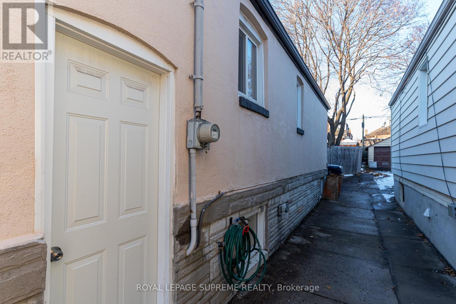 598 Ridelle Avenue, Toronto, Ontario  M6B 1K9 - Photo 31 - W12598374