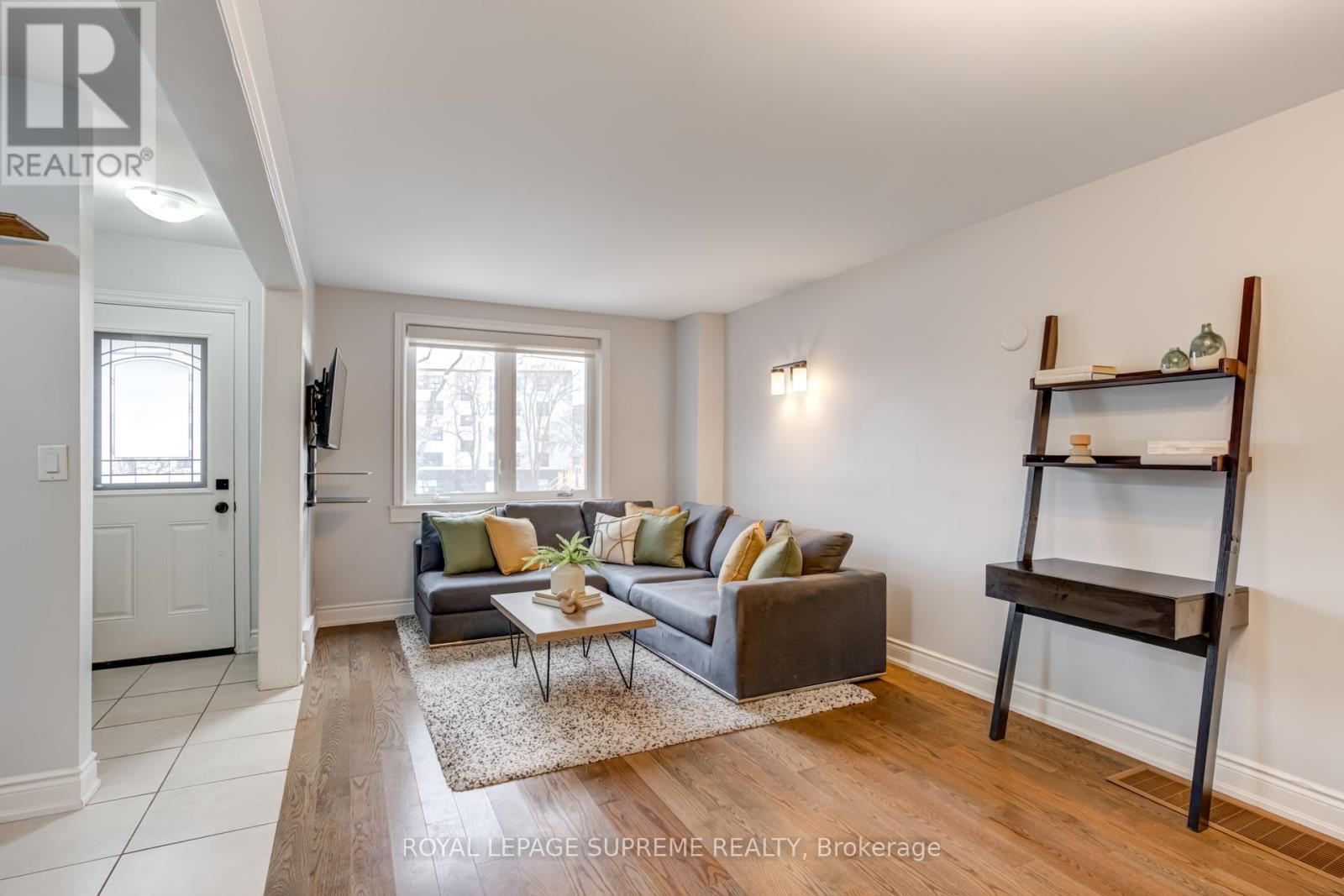 598 Ridelle Avenue, Toronto, Ontario  M6B 1K9 - Photo 5 - W12598374