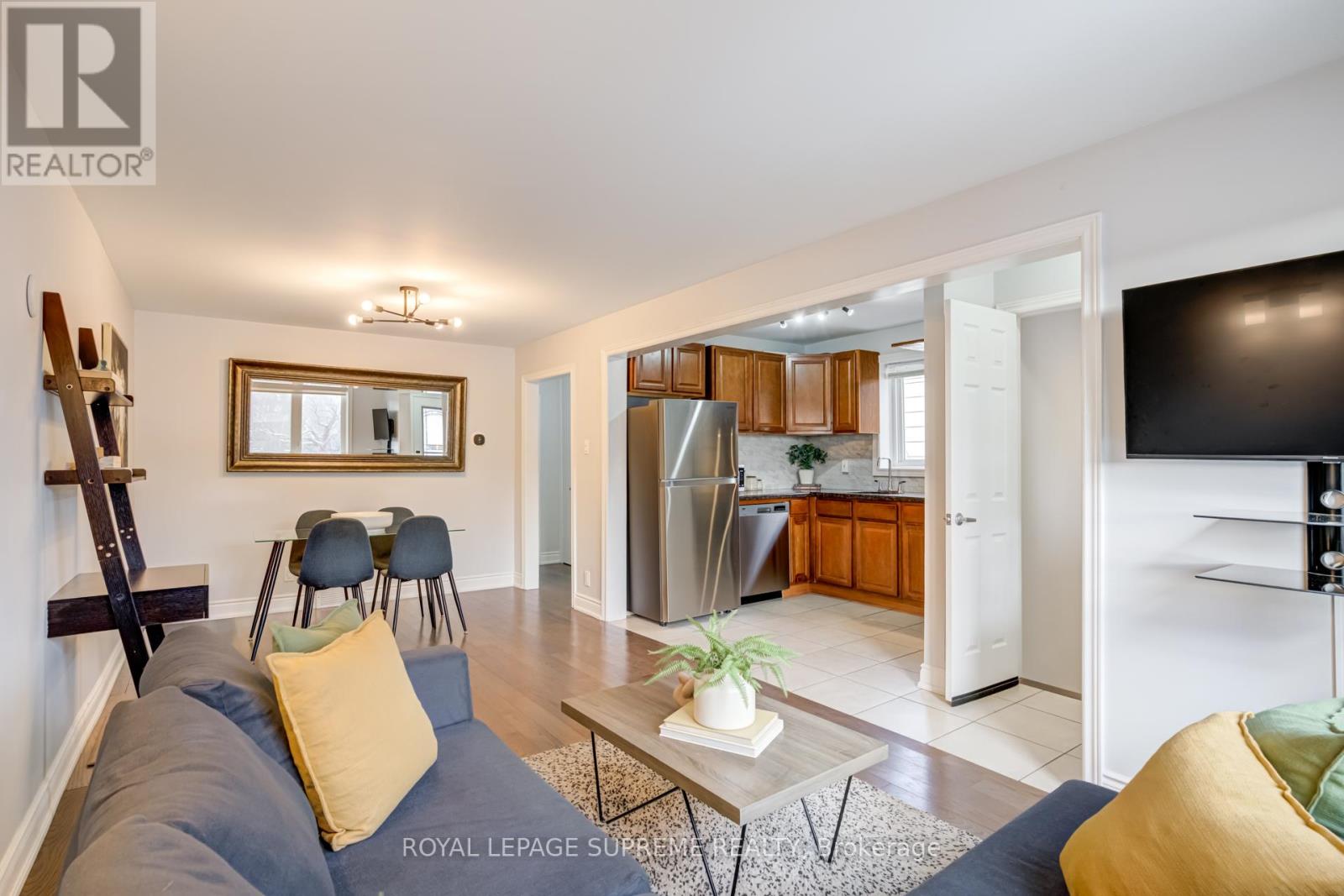 598 Ridelle Avenue, Toronto, Ontario  M6B 1K9 - Photo 8 - W12598374