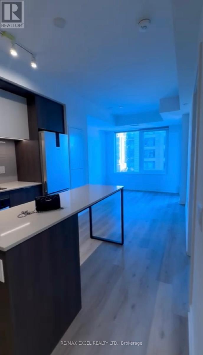 1007 - 395 Square One Drive, Mississauga, Ontario  L5B 0P6 - Photo 2 - W12598428