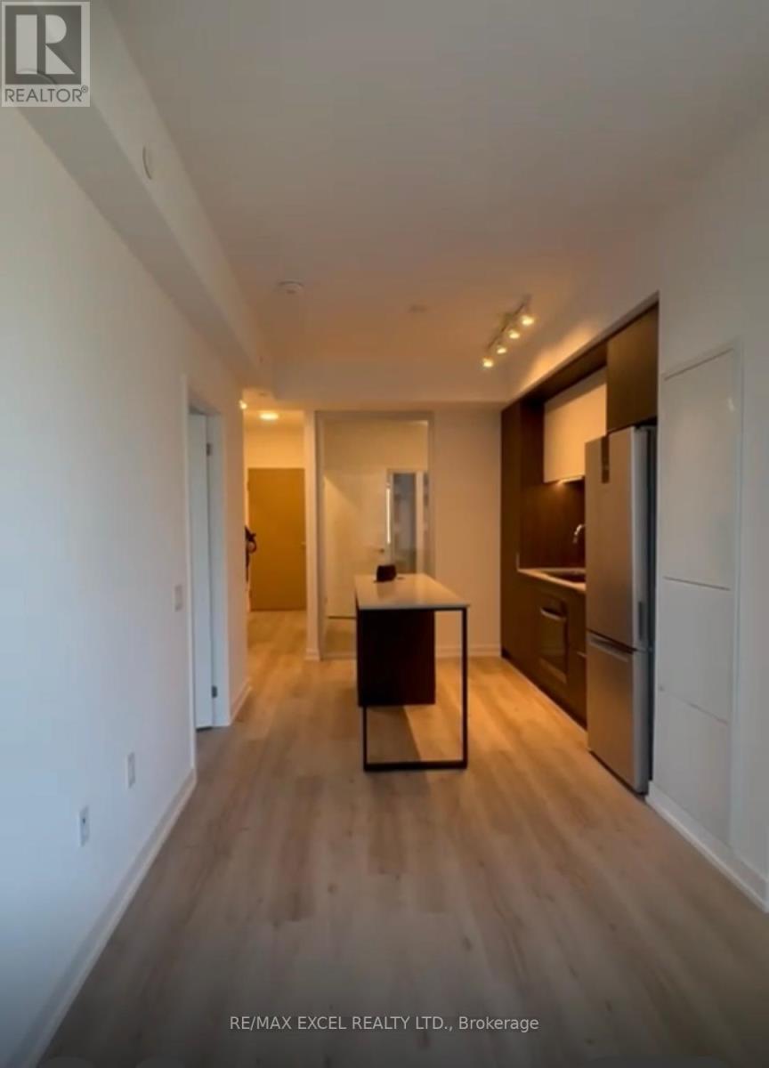 1007 - 395 Square One Drive, Mississauga, Ontario  L5B 0P6 - Photo 5 - W12598428