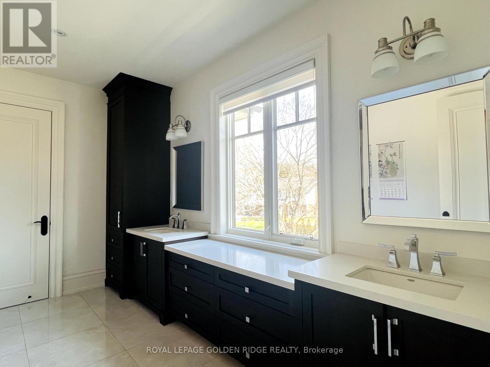 177 Watson Avenue, Oakville (Oo Old Oakville), Ontario  L6J 3T9 - Photo 17 - W12598444