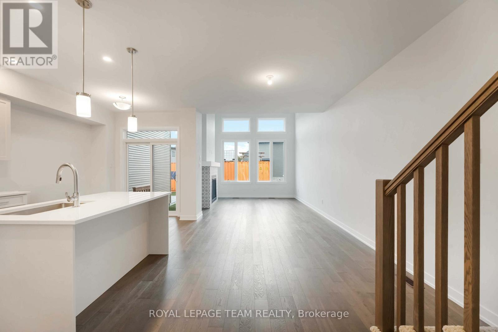 91 Gartersnake Way, Ottawa, Ontario  K1X 0J6 - Photo 5 - X12587556