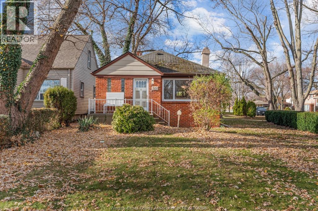 905 ST. MARY'S, Windsor, Ontario