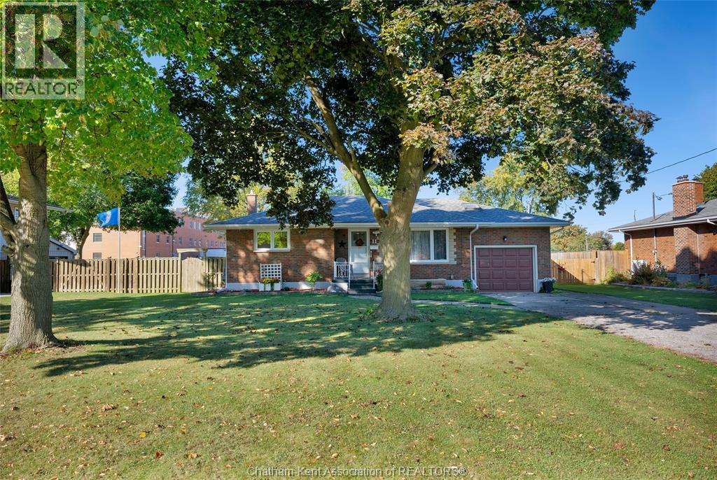 11 Highland DRIVE, Wallaceburg, Ontario