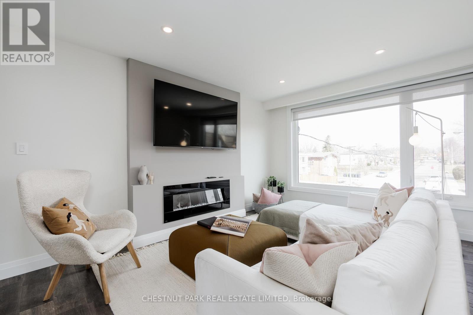 MAIN - 51 PENHURST AVENUE, Toronto, Ontario