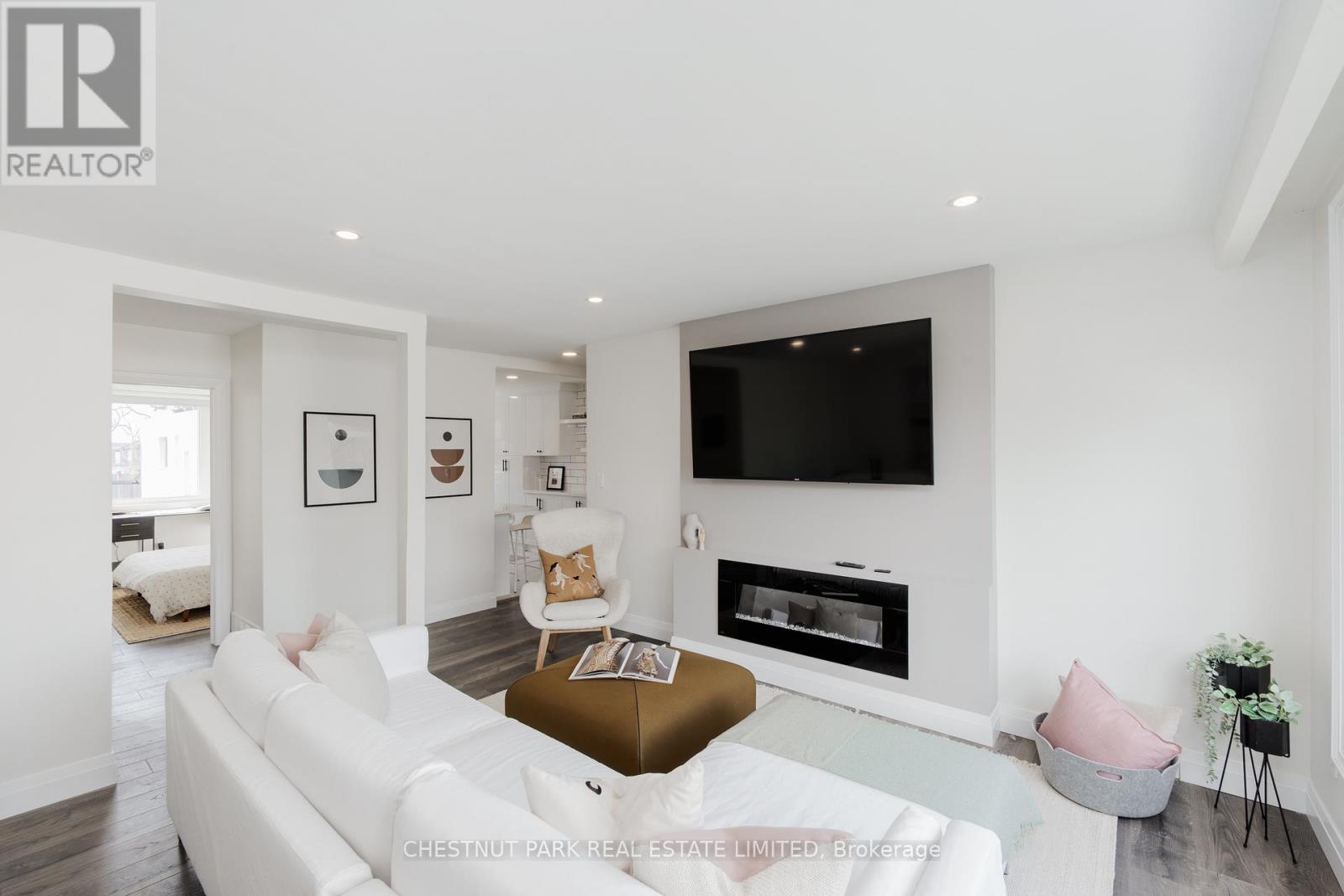 Main - 51 Penhurst Avenue, Toronto, Ontario M8Y 3A9 - Photo 9 - W12583526