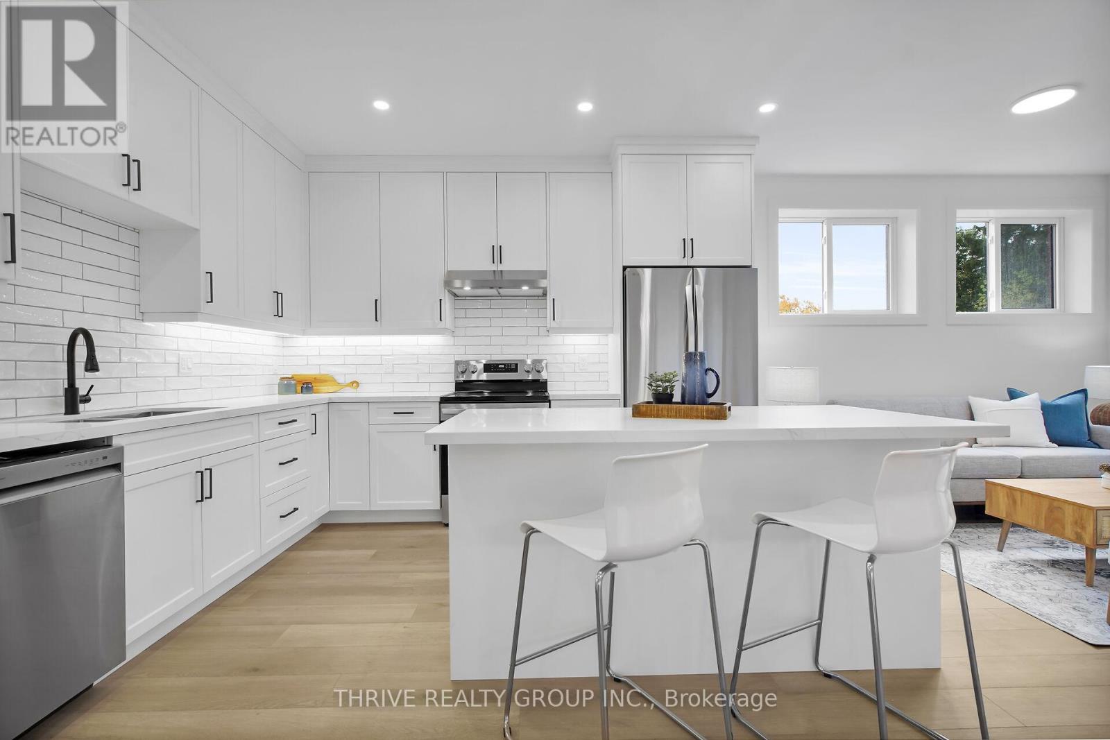 6 - 74 Church Street, Stratford, Ontario  N5A 2R2 - Photo 3 - X12598570