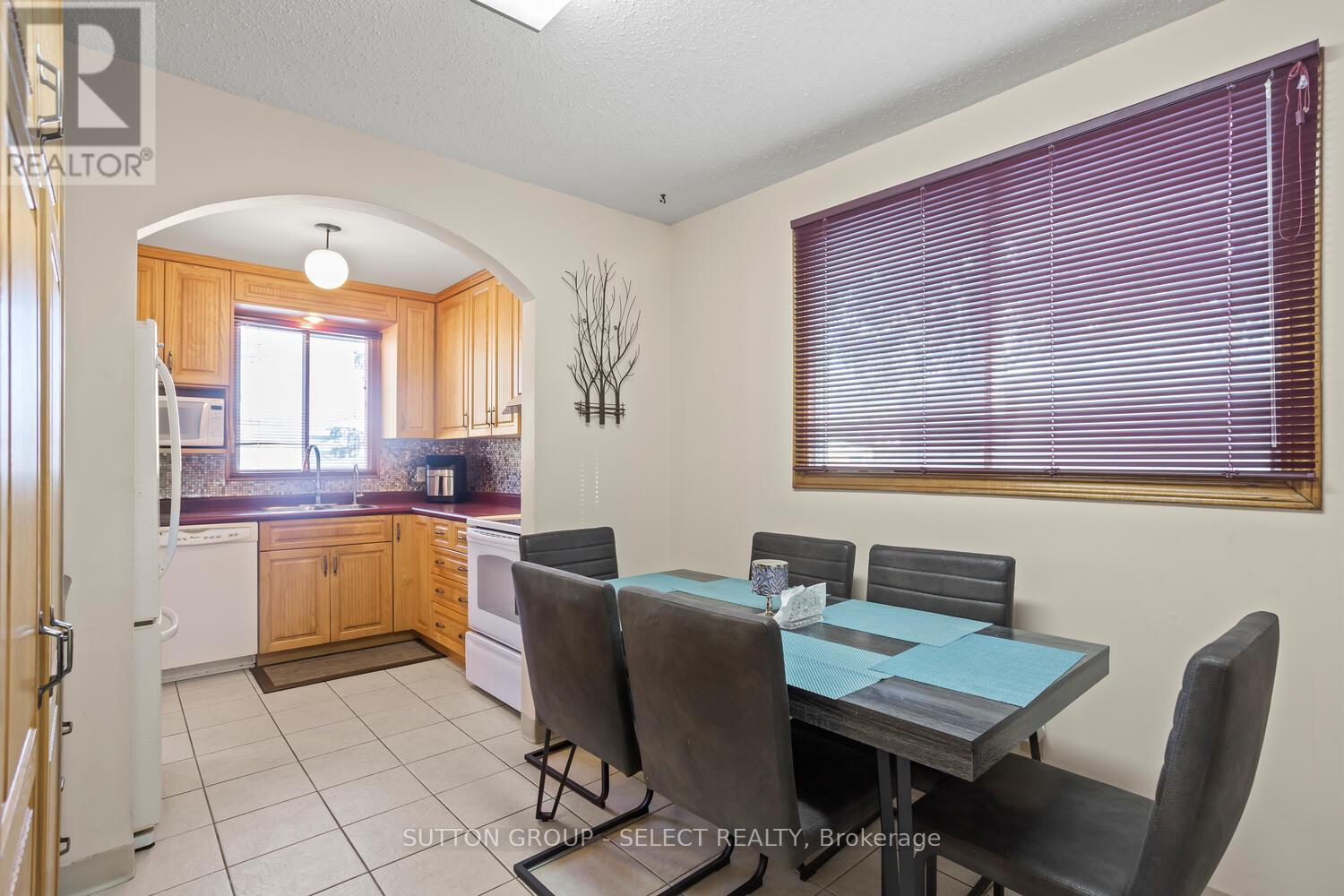 31 Meadowview Road, London South, Ontario  N6J 4E5 - Photo 11 - X12598600