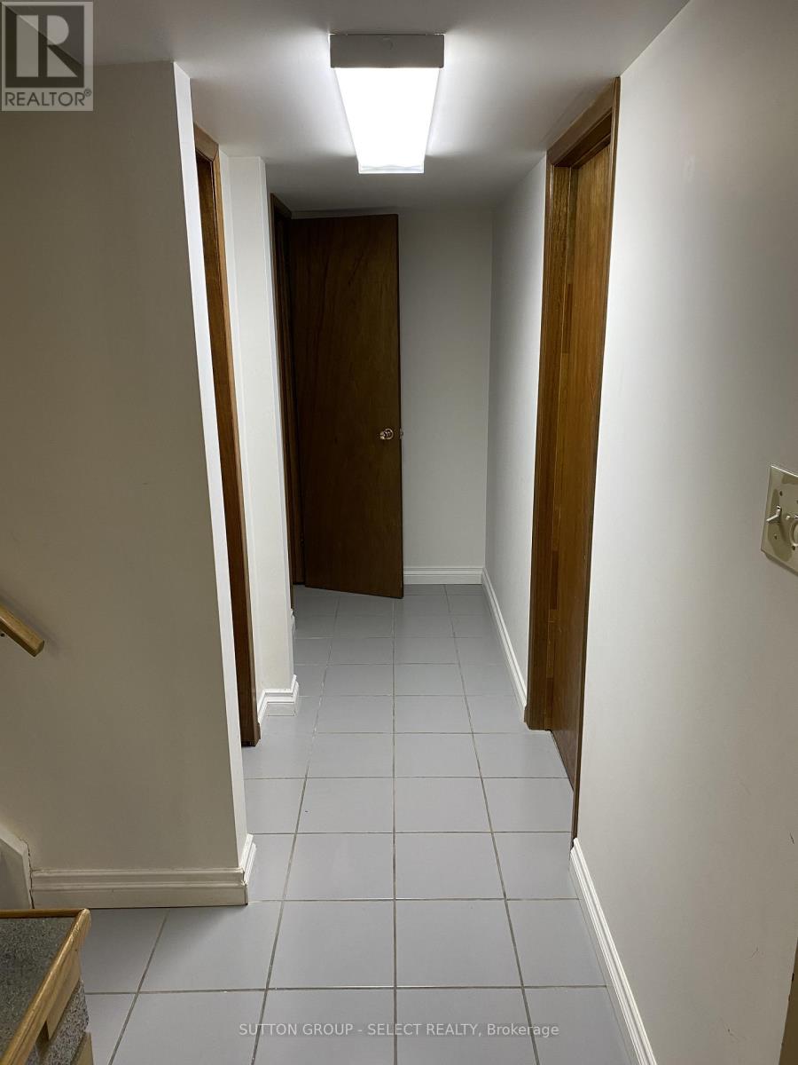 31 Meadowview Road, London South, Ontario  N6J 4E5 - Photo 35 - X12598600