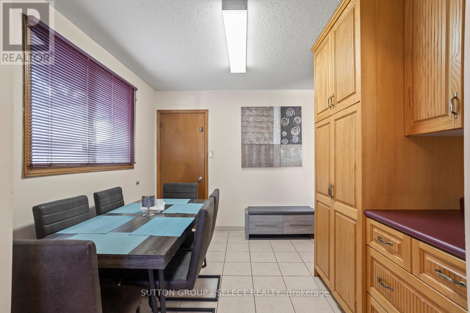 31 Meadowview Road, London South, Ontario  N6J 4E5 - Photo 9 - X12598600