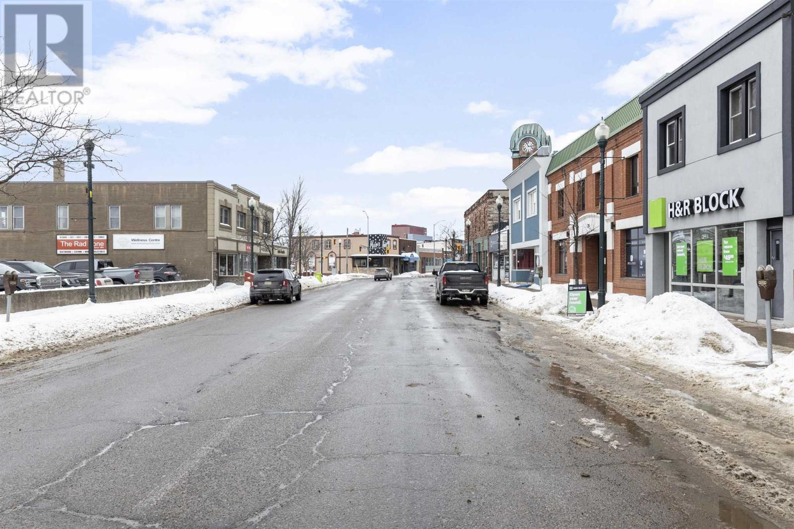 732-734 Queen St E, Sault Ste. Marie, Ontario P6A 2A9 - Photo 4 - SM253404