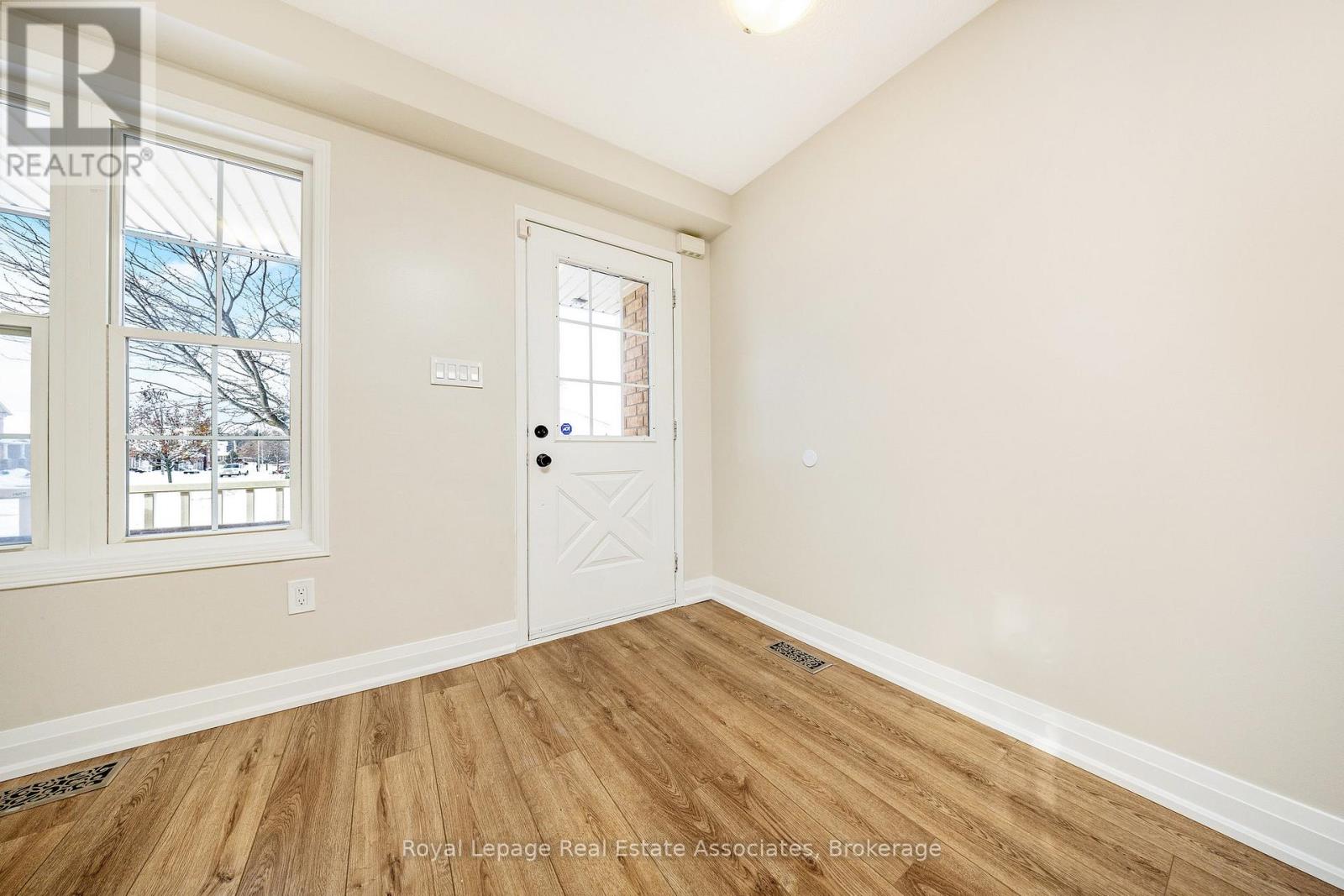 4 Griffiths Avenue, Cambridge, Ontario  N1P 1J7 - Photo 3 - X12598360