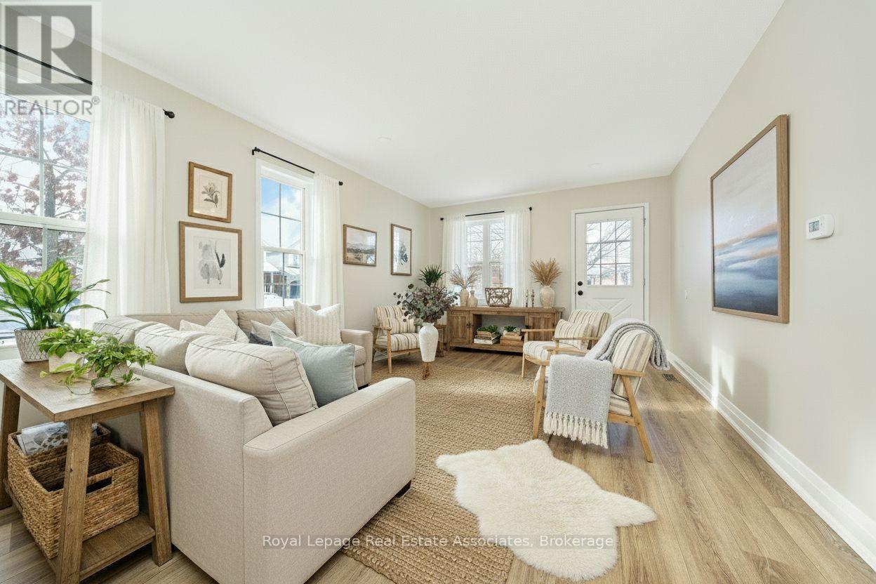 4 Griffiths Avenue, Cambridge, Ontario  N1P 1J7 - Photo 4 - X12598360