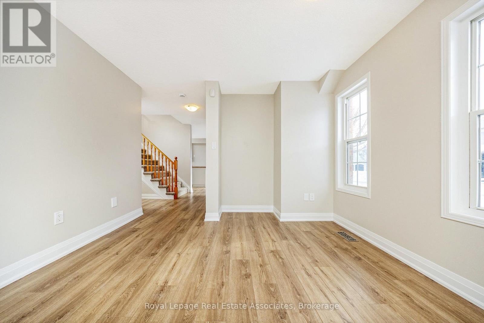 4 Griffiths Avenue, Cambridge, Ontario  N1P 1J7 - Photo 5 - X12598360