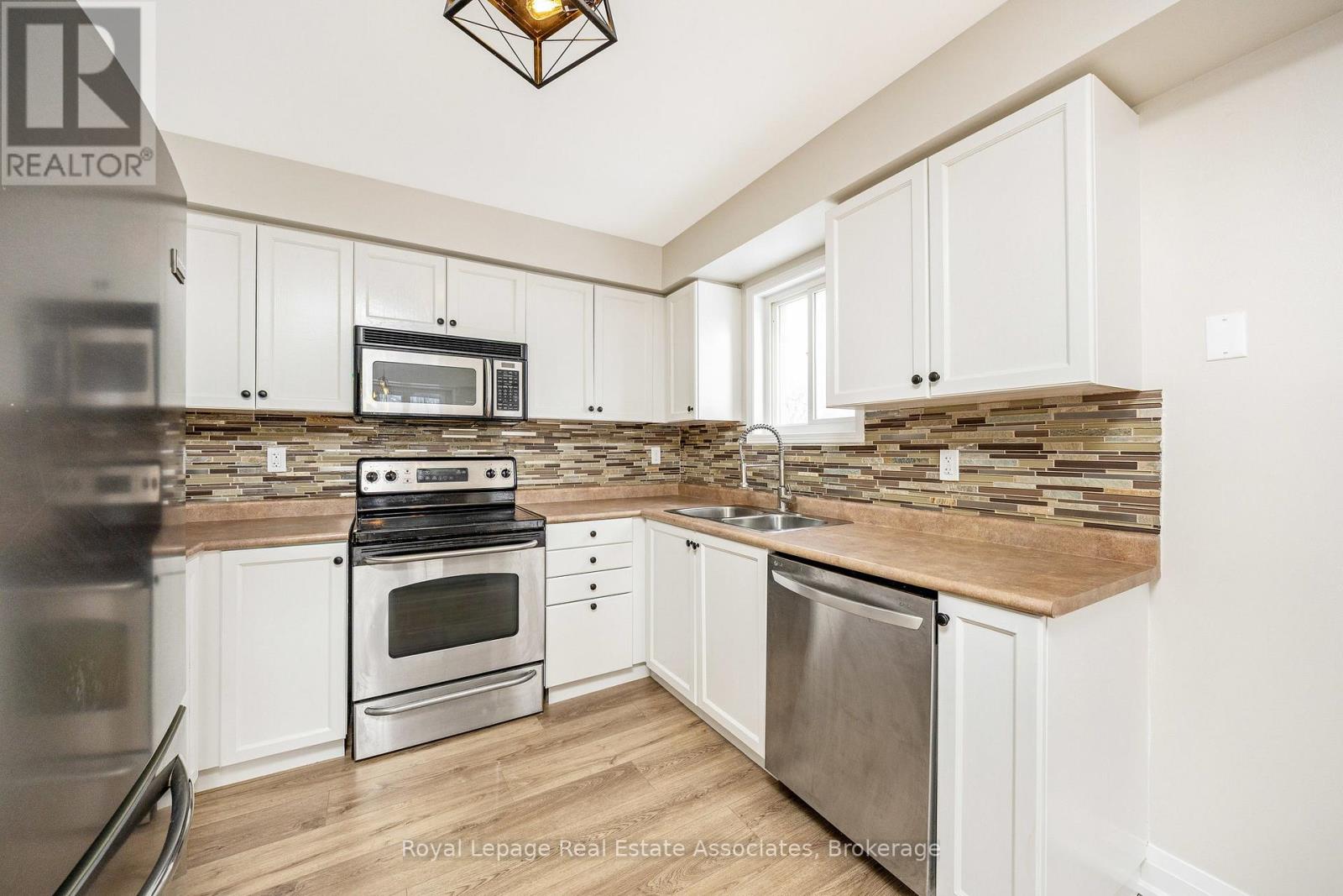 4 Griffiths Avenue, Cambridge, Ontario  N1P 1J7 - Photo 9 - X12598360