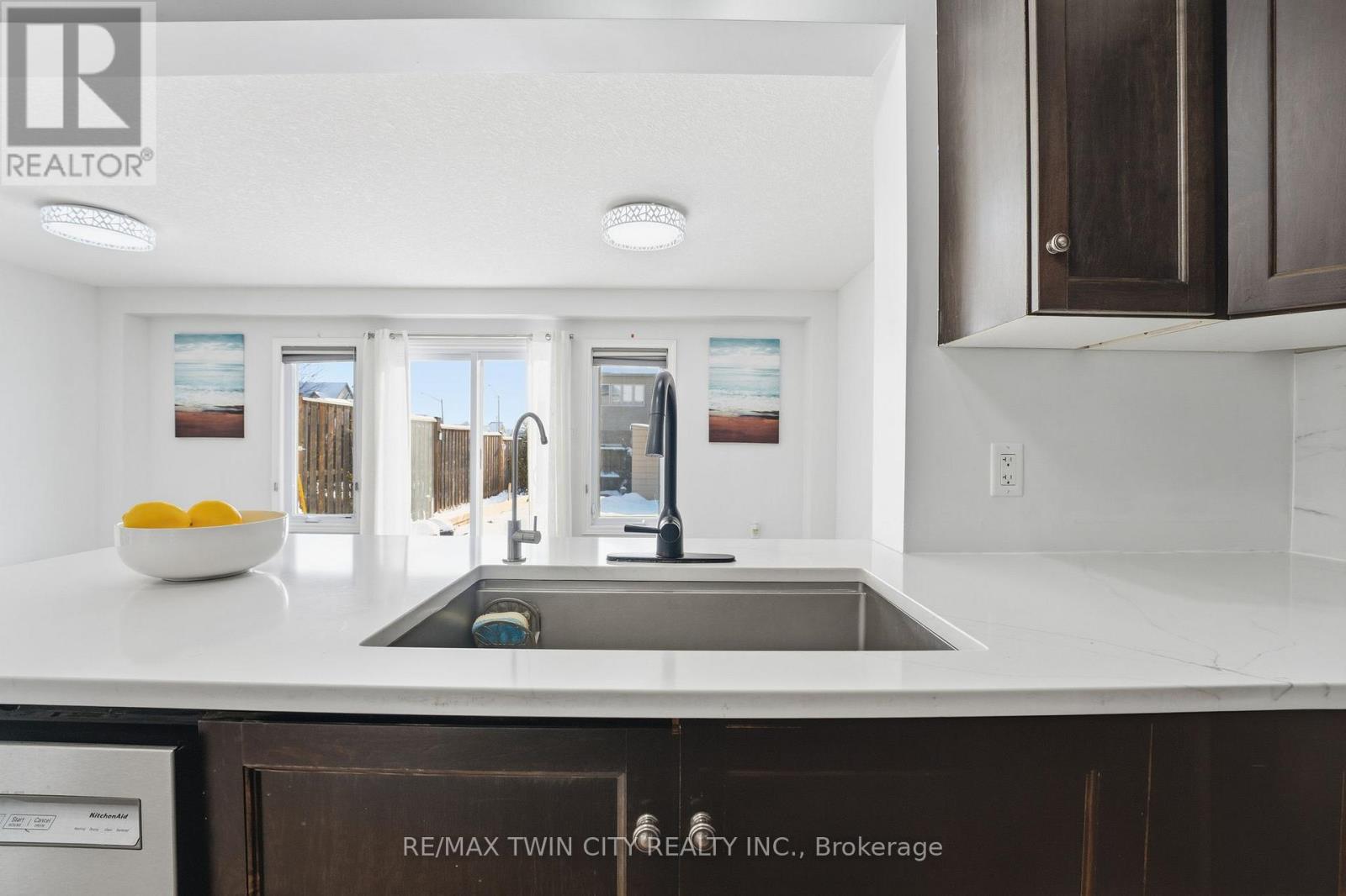 347 Vincent Drive, North Dumfries, Ontario N0B 1E0 - Photo 13 - X12598434