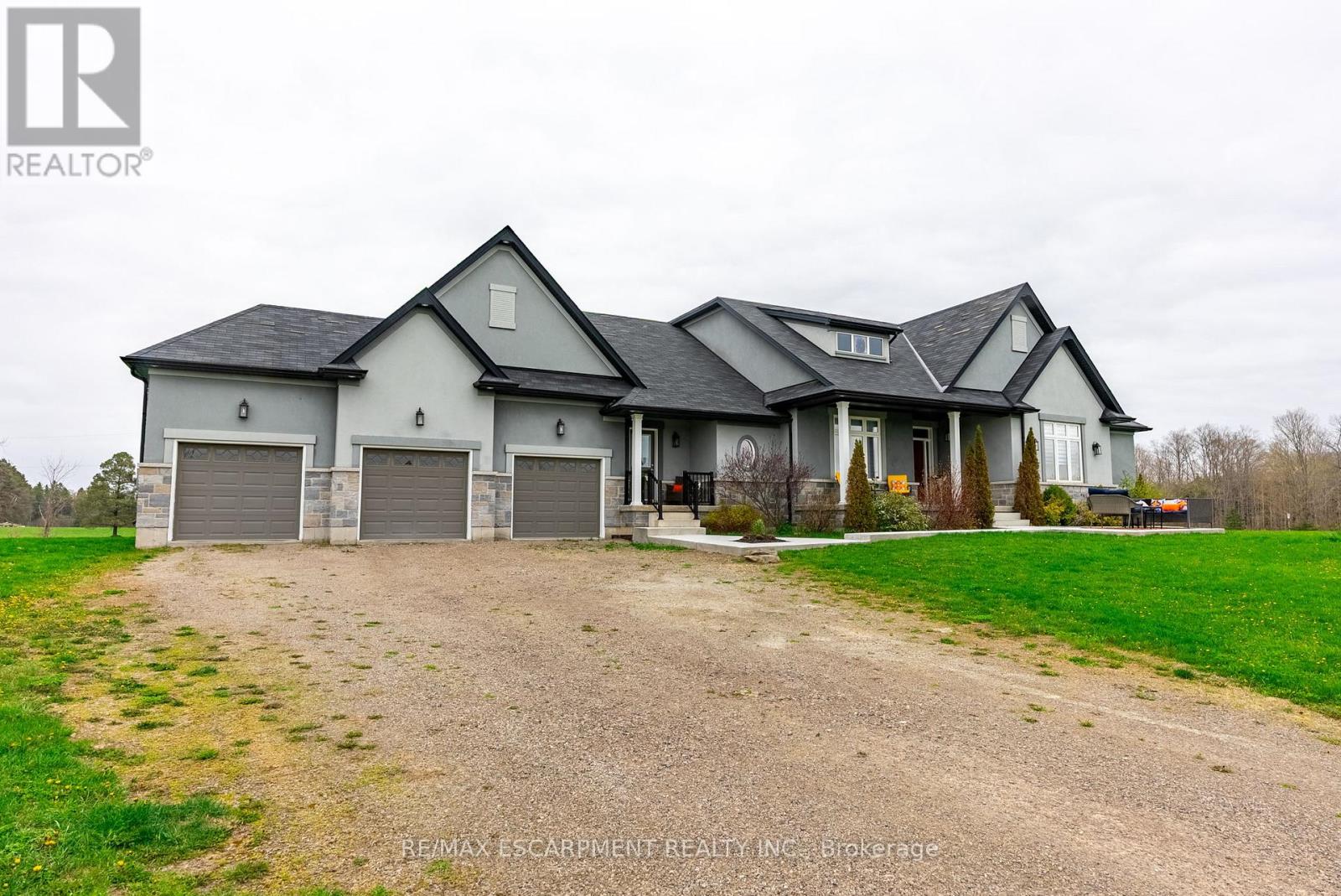 20 Chesswood Trail, Hamilton, Ontario  L8N 2Z7 - Photo 2 - X12598468