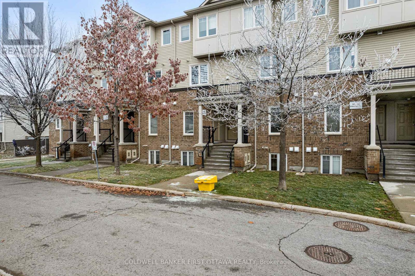 150 Urbancrest Private, Ottawa, Ontario  T1P 1L9 - Photo 1 - X12598530