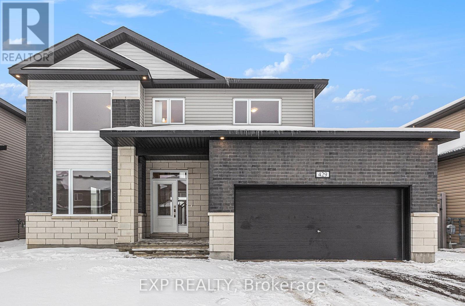 1979 Hawker Private, Ottawa, Ontario  K0A 1L0 - Photo 1 - X12598594