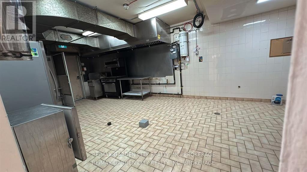 Commercial Unit - 7737 Lundy's Lane, Niagara Falls, Ontario  L2H 1H3 - Photo 11 - X12598578