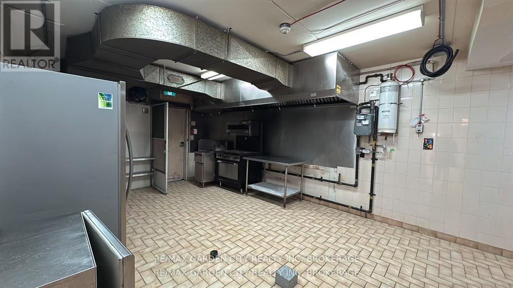 Commercial Unit - 7737 Lundy's Lane, Niagara Falls, Ontario  L2H 1H3 - Photo 7 - X12598578