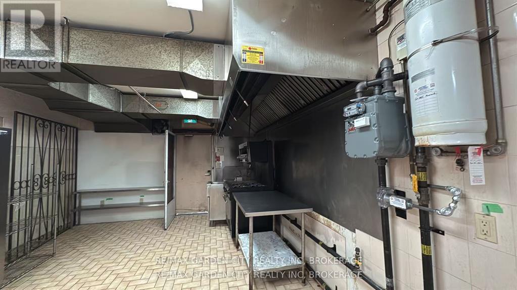 Commercial Unit - 7737 Lundy's Lane, Niagara Falls, Ontario  L2H 1H3 - Photo 8 - X12598578