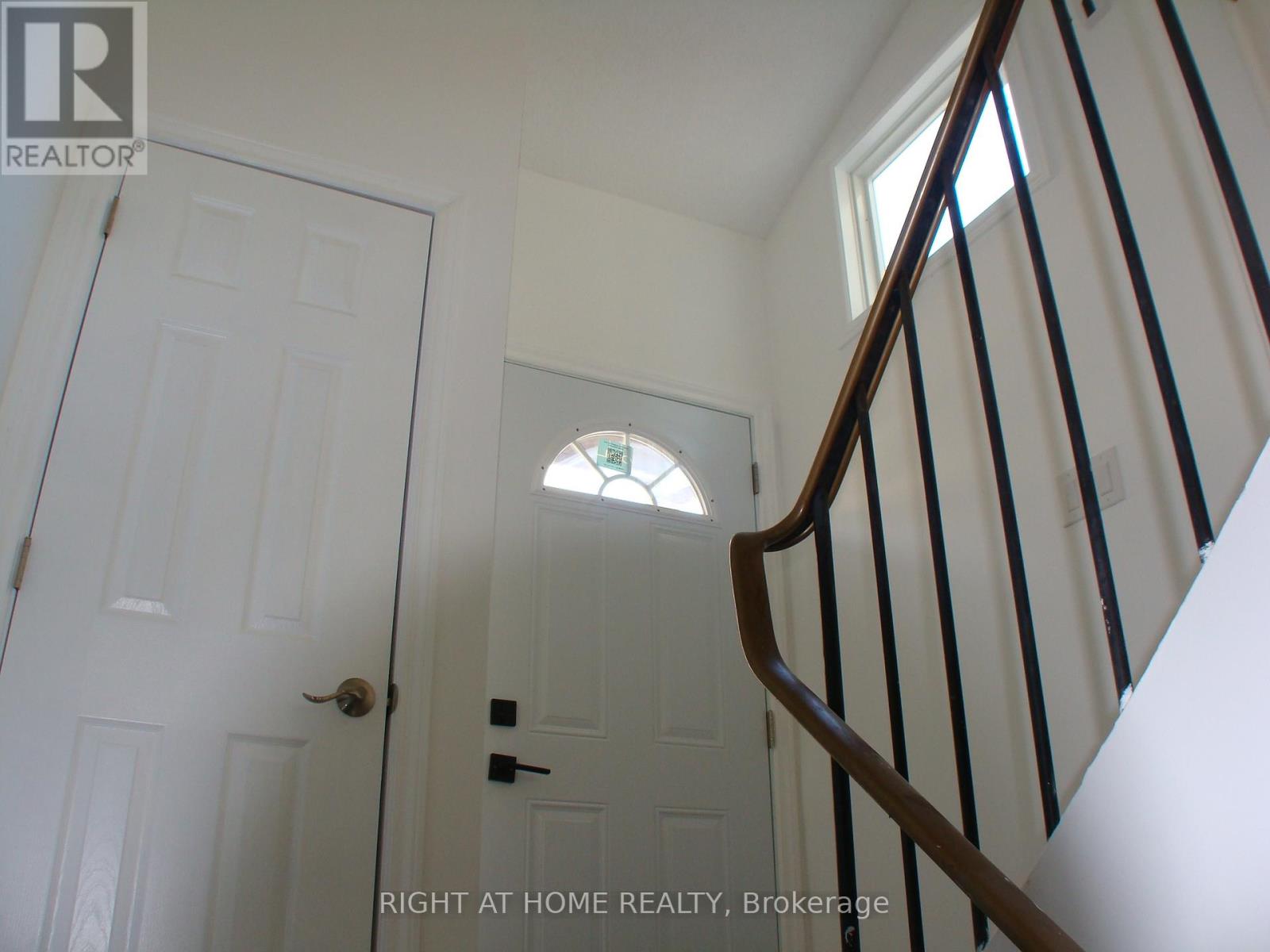 E3 - 63 Ferris Lane, Barrie, Ontario  L4M 5C4 - Photo 8 - S12456865