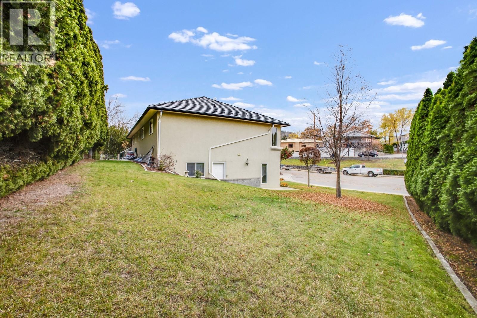 1650 Highland Drive N, Kelowna, British Columbia  V1Y 4K8 - Photo 3 - 10370534