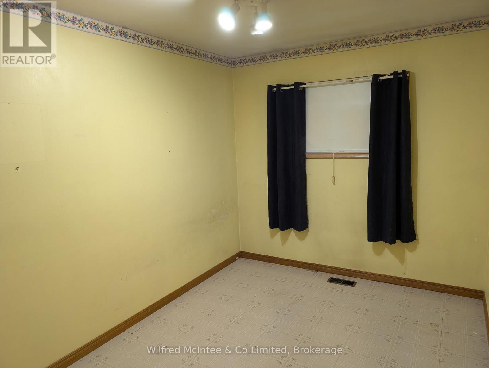 506 14th Street, Hanover, Ontario  N4N 1Z9 - Photo 10 - X12582272