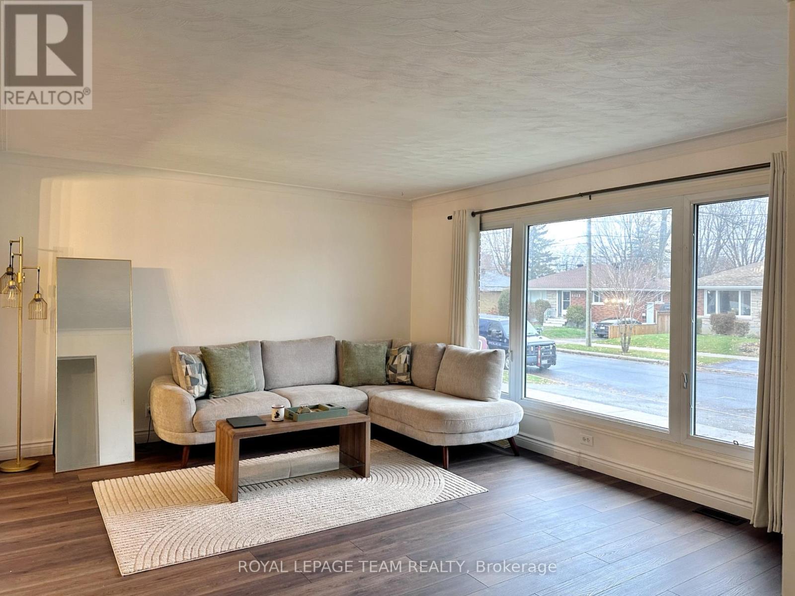 1121 Fifth Street E, Cornwall, Ontario  K6H 2M9 - Photo 2 - X12598394