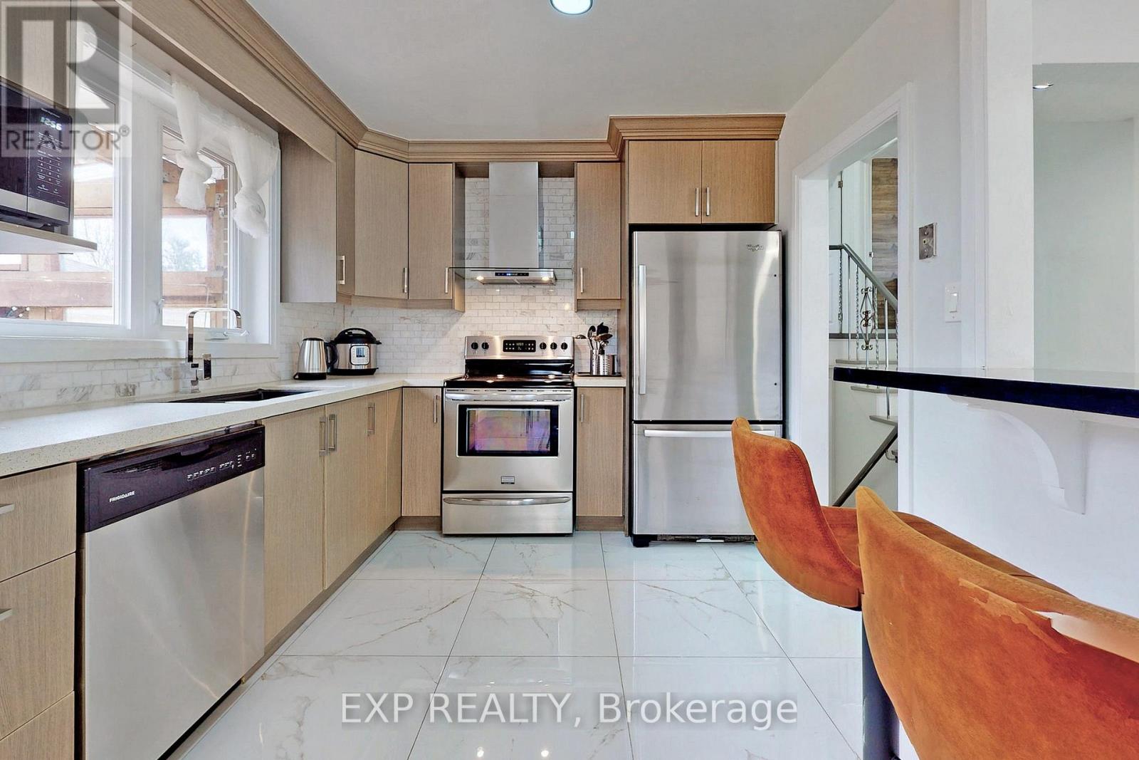 Main - 9 Silverview Drive, Toronto, Ontario  M2M 2B2 - Photo 12 - C12598522