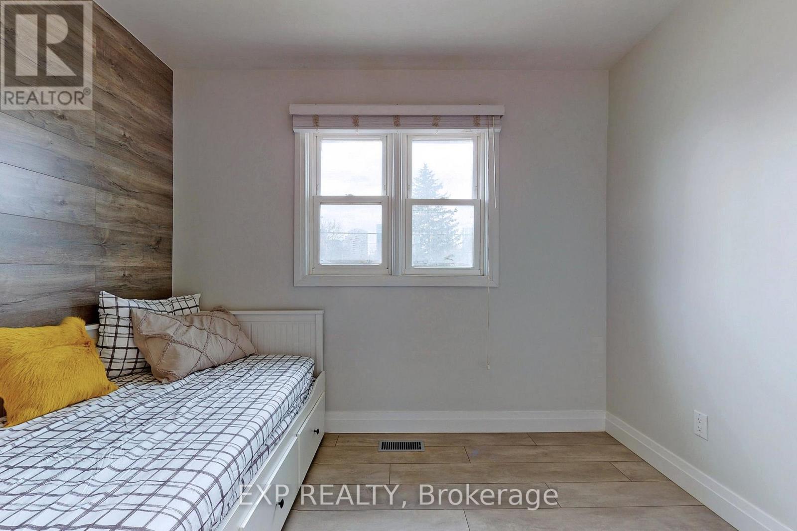 Main - 9 Silverview Drive, Toronto, Ontario  M2M 2B2 - Photo 23 - C12598522