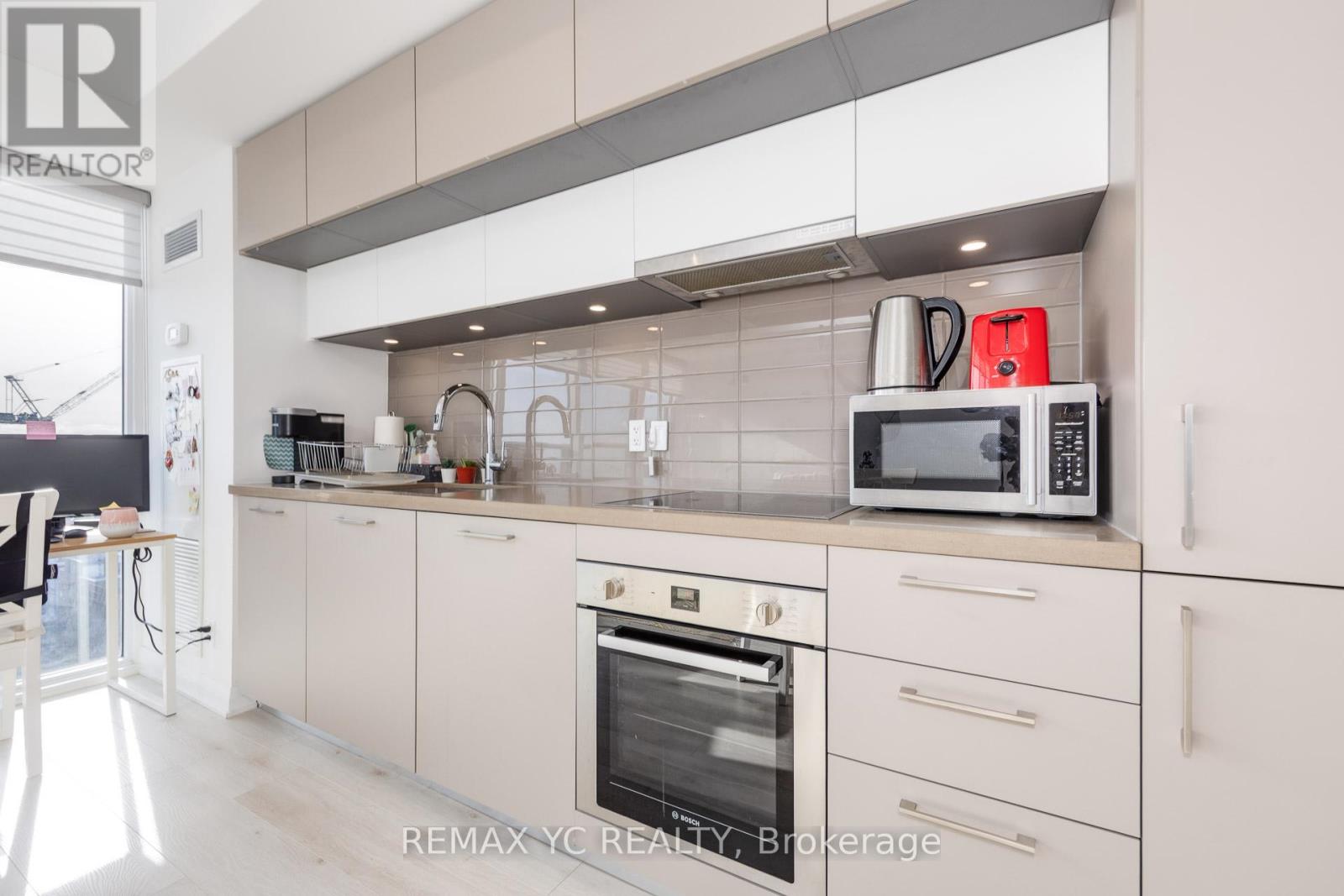 1811 - 99 Foxbar Road, Toronto, Ontario  M4V 0B2 - Photo 6 - C12598550