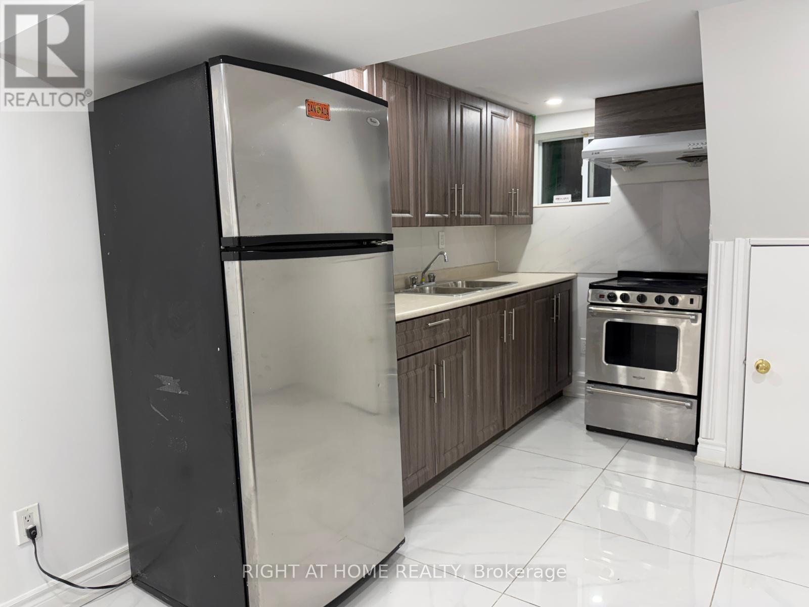 2913 Kingston Road, Toronto, Ontario  M1M 1N6 - Photo 3 - E12598502