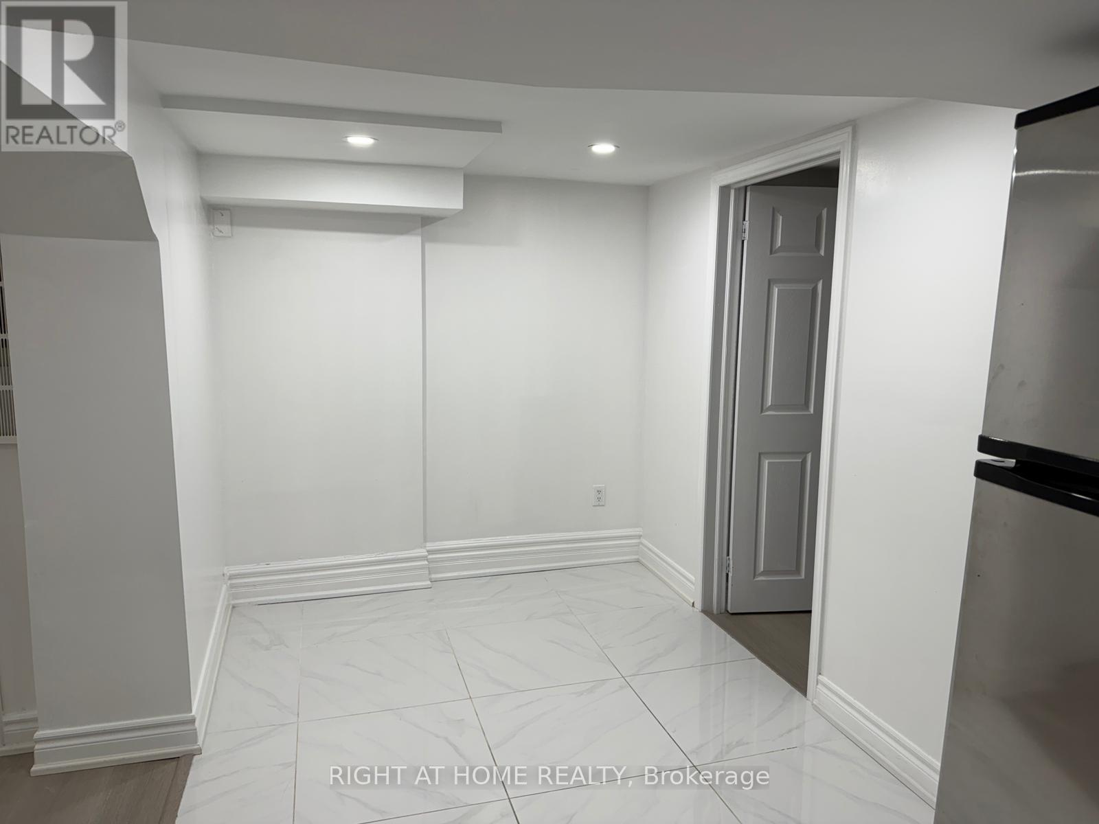 2913 Kingston Road, Toronto, Ontario  M1M 1N6 - Photo 6 - E12598502