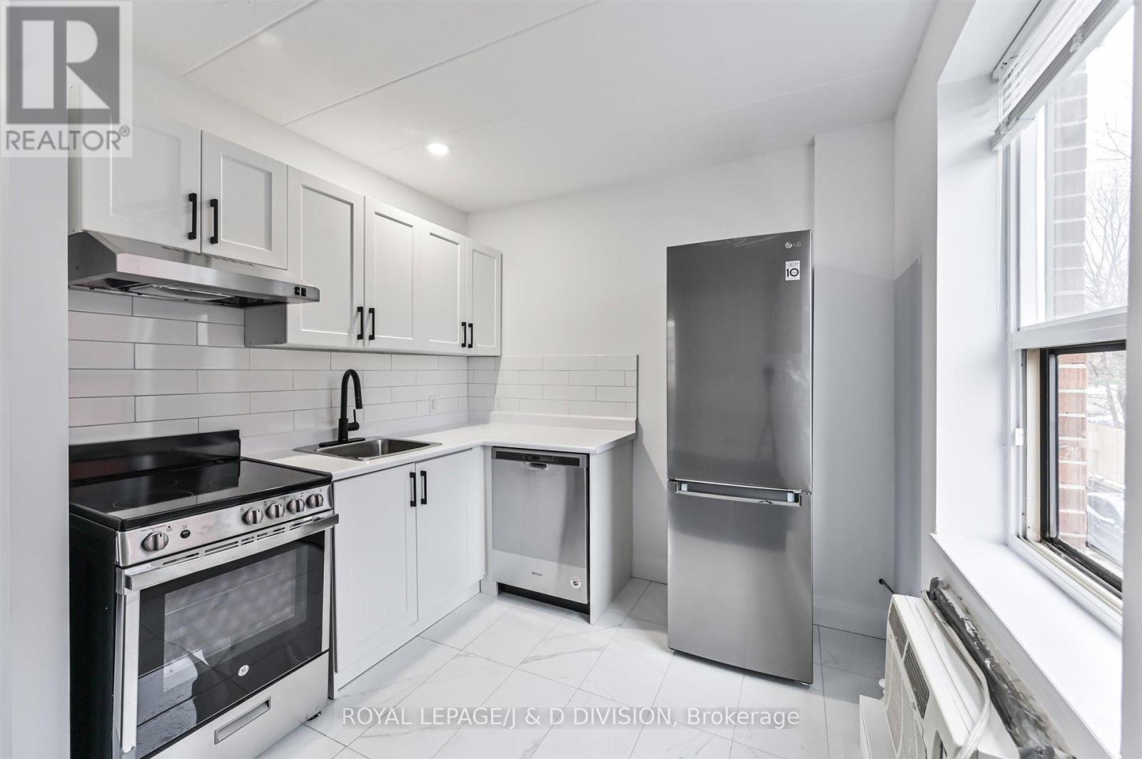 201 - 325 Sammon Avenue, Toronto, Ontario  M4J 2A1 - Photo 7 - E12598534