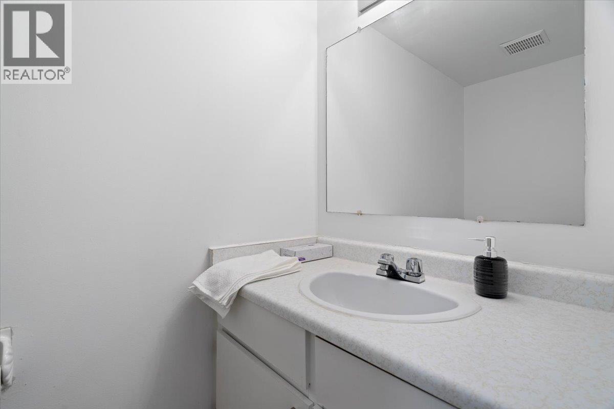 663-665 Harrison Avenue, Coquitlam, British Columbia  V3J 3Z6 - Photo 14 - R3055622