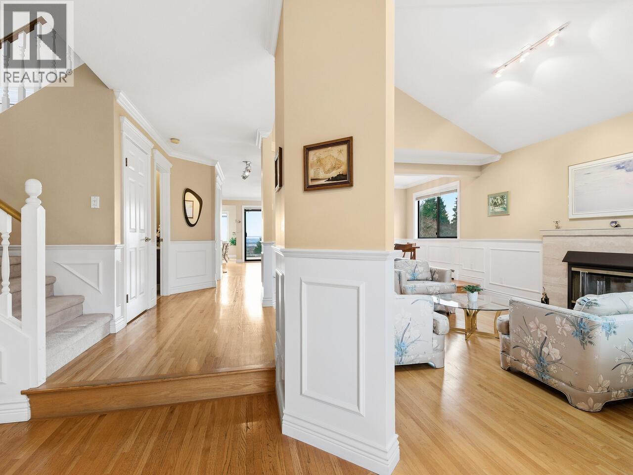 5104 Mckee Street, Burnaby, British Columbia  V5J 2T4 - Photo 5 - R3071865