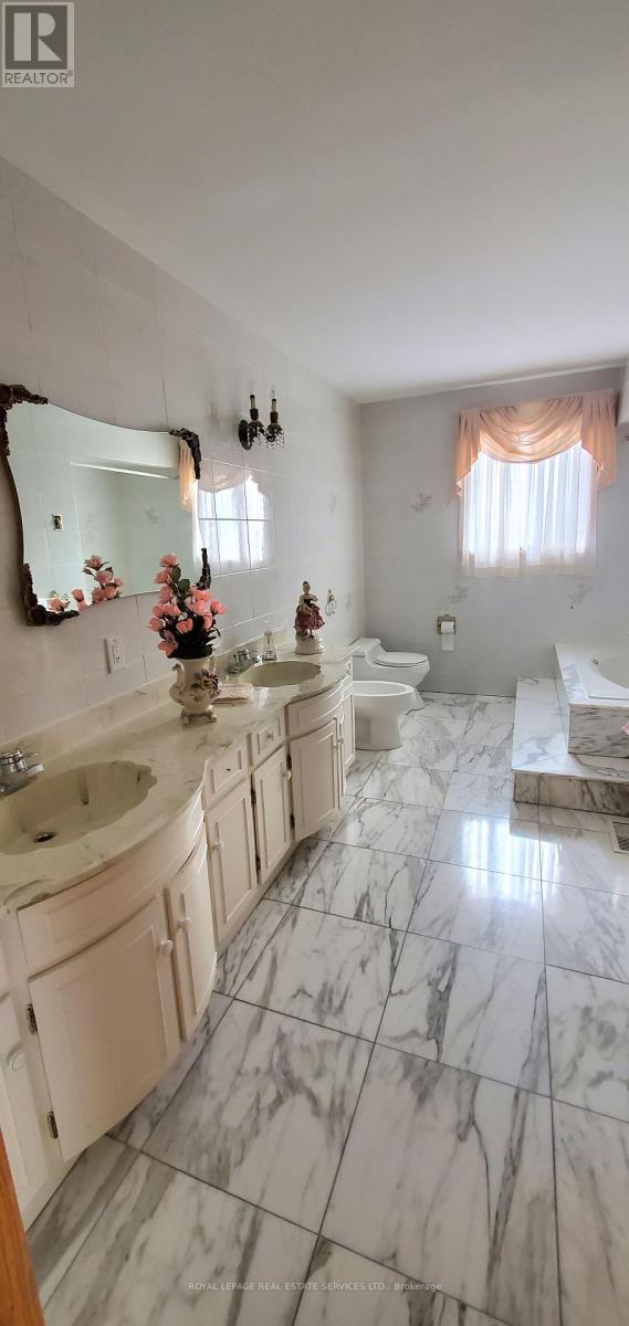 44 Wigwoss Drive, Vaughan, Ontario  L4L 2P8 - Photo 13 - N12598496