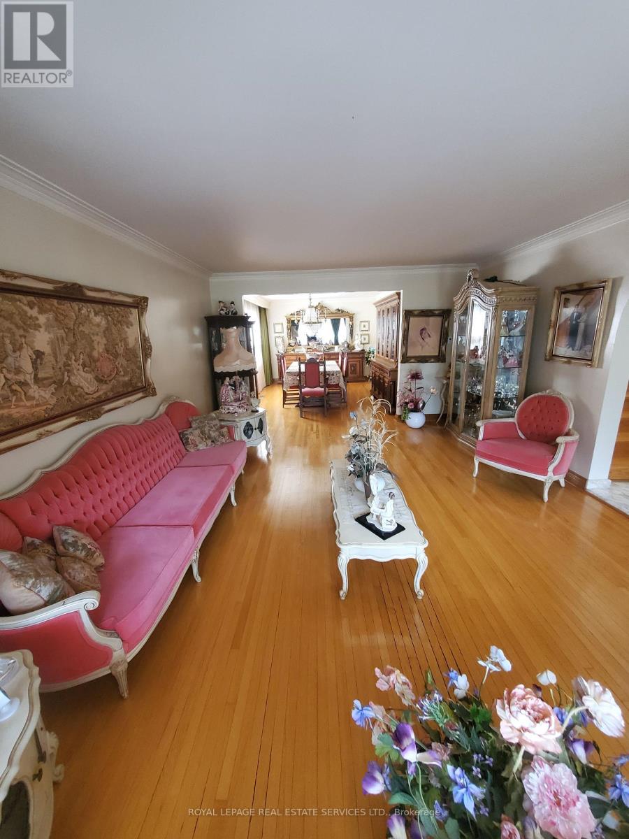 44 Wigwoss Drive, Vaughan, Ontario  L4L 2P8 - Photo 19 - N12598496